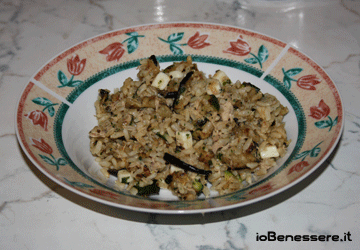 Insalata di riso integrale con verdure grigliate